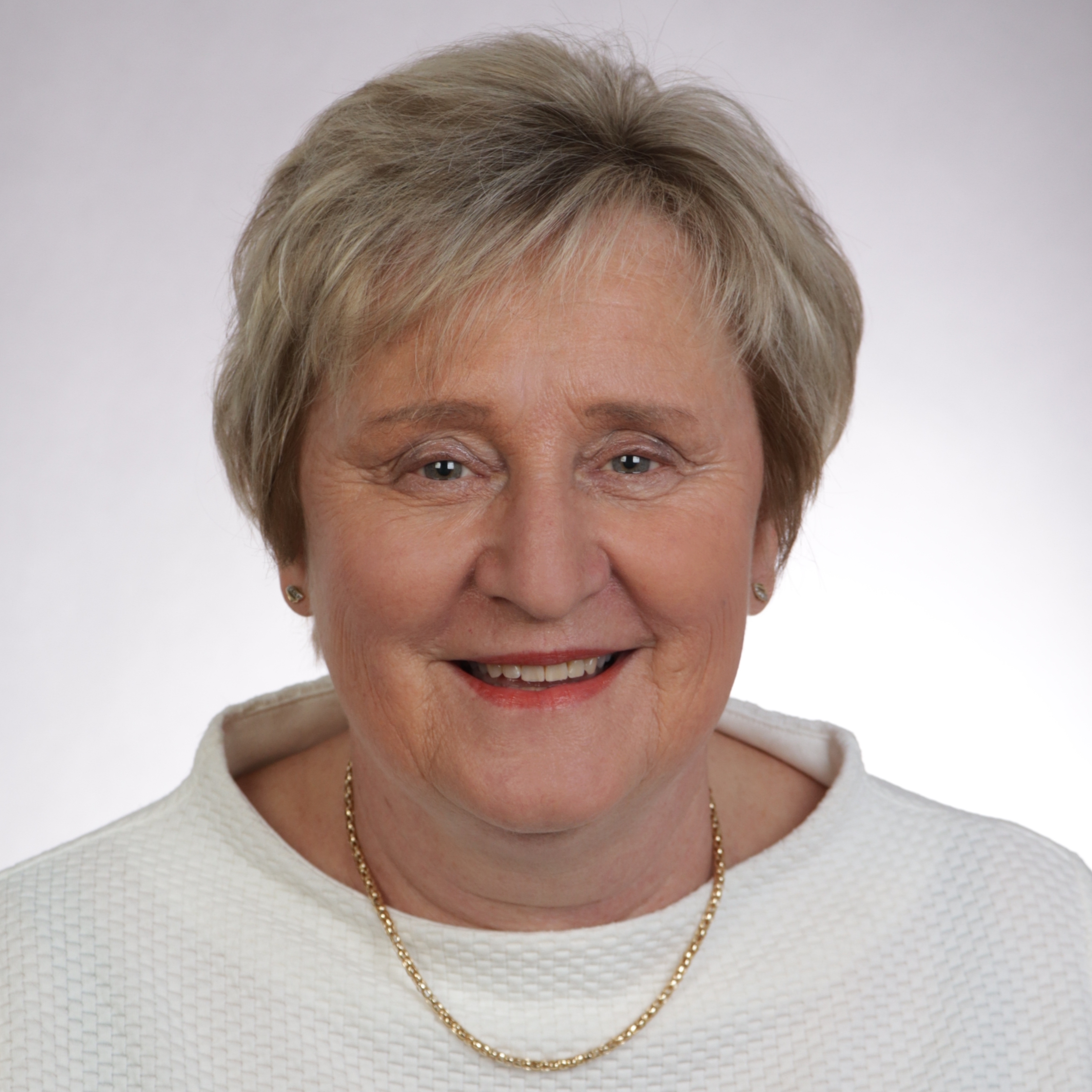 Porträt zeigt die Präsidentin des Landesarbeitsgerichts Baden-Württemberg Dr. Betina Rieker
